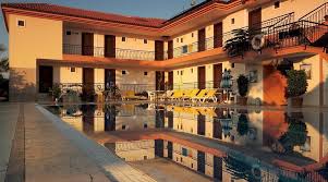 Moms Hotel rent a car