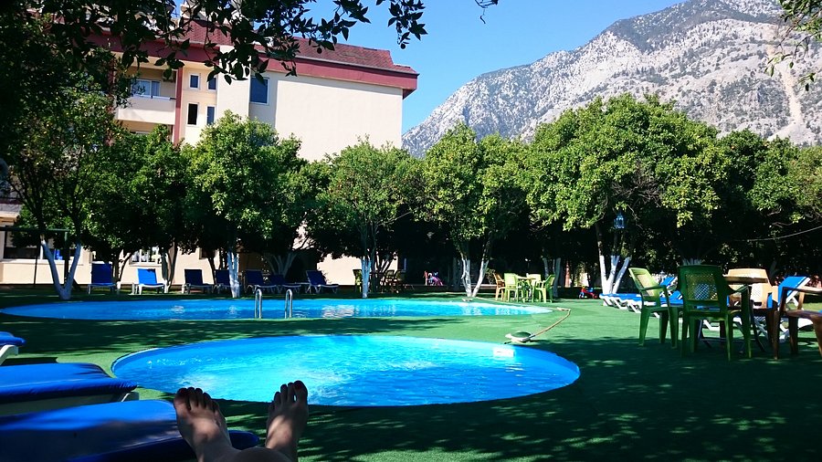 Larissa Park car rental