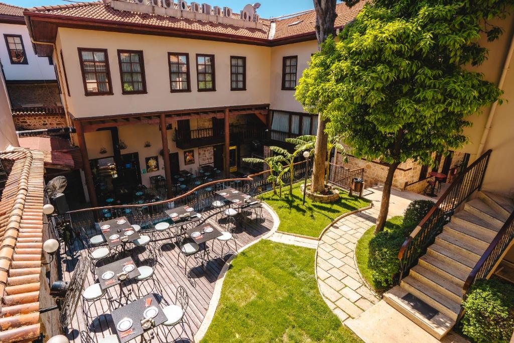 Hotel Mediterra Art car rental