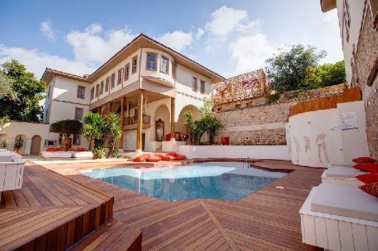 Puding Marina Residence car rental