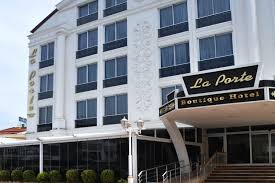 La Porte Boutique Hotel rent a car