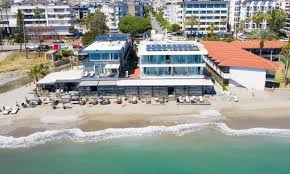 En Vie Beach Boutique Hotel rent a car