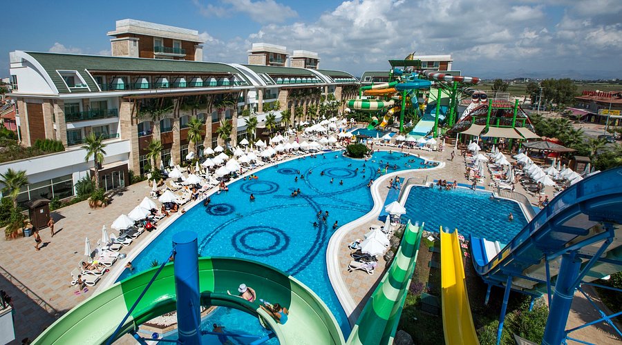 Crystal Waterworld Resort Spa Antalya araç kiralama