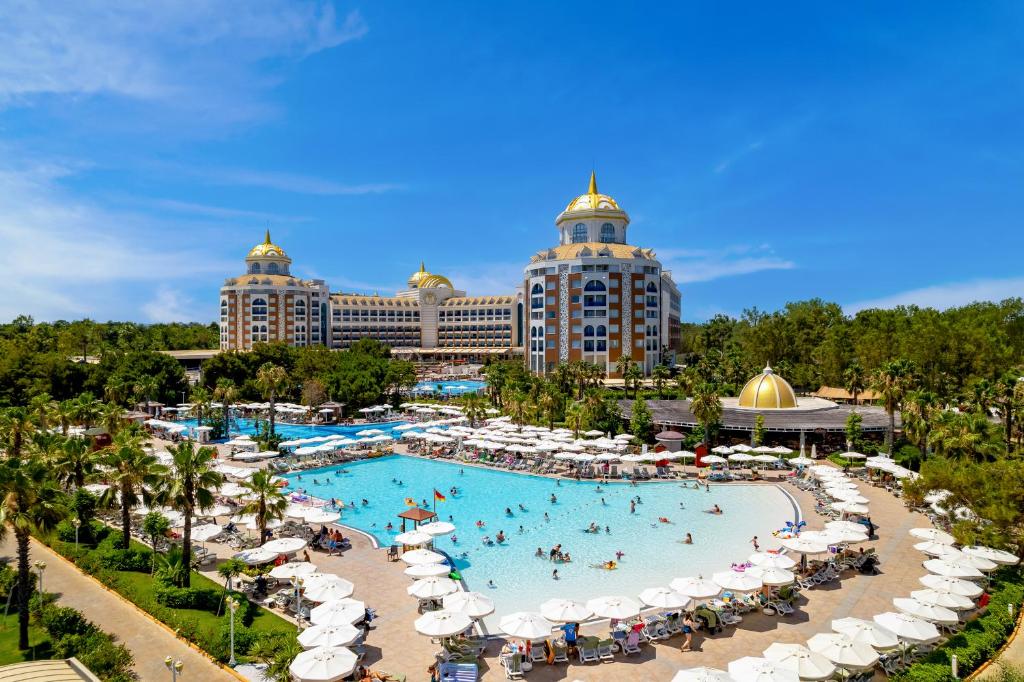 Delphin BE Grand Resort araç kiralama