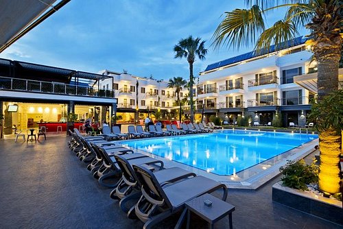 Samira Exclusive Hotel Apartments rent a car