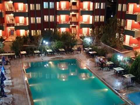 Reis Thermal Hotel car rental