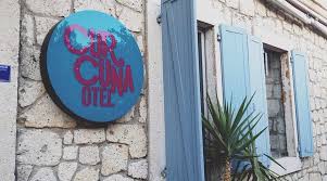 Curcuna Hotel car rental