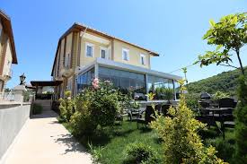 Assortie La Villa Hotel car rental