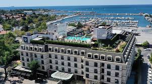 Wyndham Grand Istanbul Kalamis Marina car rental