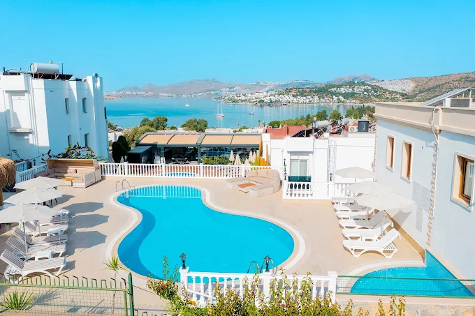 Queen Boutique Hotel Bitez rent a car