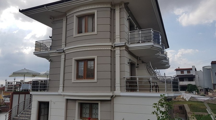 Cunda Demir Hotel rent a car