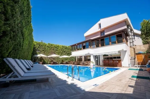 Giritlioglu Butik Hotel rent a car