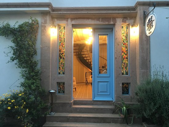 Gule Hotel rent a car