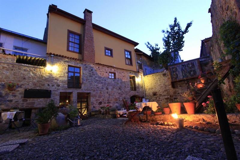 Macaron Konagi rent a car