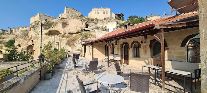 Jerveni Cave Hotel rent a car